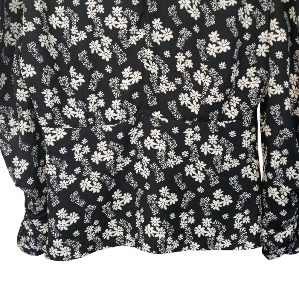 Astr The Label Floral Ditsy Shirred Puff Sleeve Blouse Top Black White Size Sm.